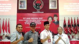 HM. Ridwan bersama tim saat fit and proper test di Kantor DPD PDIP Provinsi Jatim (foto : istimewa)