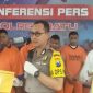 Tengah Kapolres Batu AKBP. Harviadhi Agung, Kanan Kasat Narkoba AKP. Yussi Purwanto