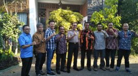 Ilustrasi Kiri. Dirut PDAM. Edi Sunedi,Tengah Kapilres Batu Haviadhi, Kanan Ketua MPC.Batu Endro Wahyu,
