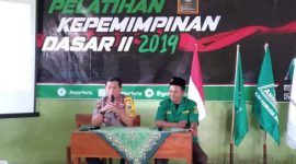 (kanan ) Wakapolresta Mojokerto, Kompol Hanis Subiyono, Spd, MH

(kiri) Ketua PAC GP Anshor Cabang Prajurit Kulon  Noval Budi