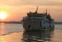 KMP. DBS III PT. Sumekar Line, Melintas Di Perairan Kepulauan Kangean.