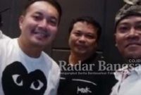 Bersama LSM Macan Kumbang menonton film berjudul Sang Prawira
