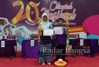 Najwa dan Arsyad saat Penerimaan Hadiah di Bandung. (Dok Her  RadarBangsa)