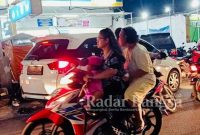 Situasi parkiran semerawut depan Indomaret