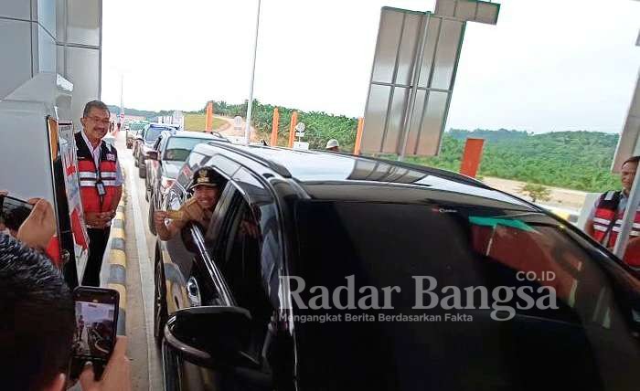 Gerbang tol yang di Resmikan