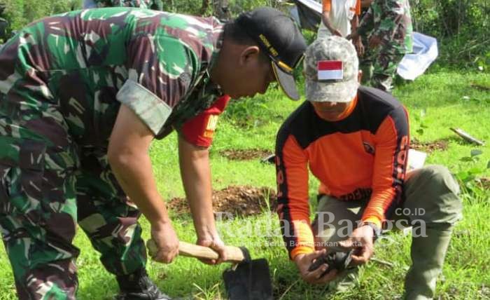 Kodim 0827 Sumenep Menanam Pohon di Desa Larangan Kerta Batuputih Sumenep.