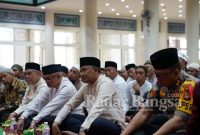 DR Ilham Azikin hadir dalam tabligh akbar jelang tahun baru yang digelar di Masjid Agung Syech Abdul Gani, Rabu, 25 Desember 2019. 