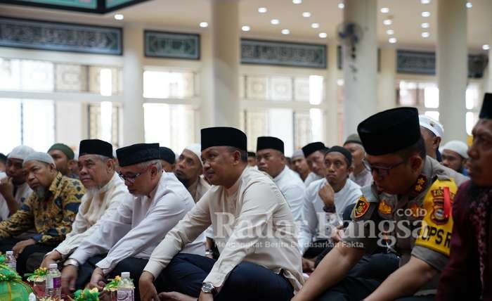 DR Ilham Azikin hadir dalam tabligh akbar jelang tahun baru yang digelar di Masjid Agung Syech Abdul Gani, Rabu, 25 Desember 2019. 