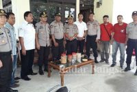 Wakapolres Sinjai Kompol Sarifuddin, S.Sos juga mengecek anggota yang melaksanakan pengamanan di Pos Pelayanan Pasar Sentaral dan Pos Pengamanan Cappa Ujung.