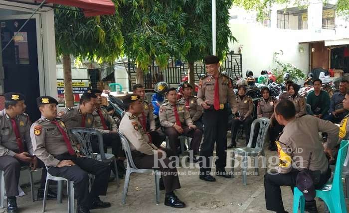 Anggota Polda LAMPUNG saat Pengamanan Pada Gereja-gereja Diwilayah Bandar Lampung.