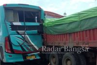 Truk Teleler Gruduk Bis Handoyo
