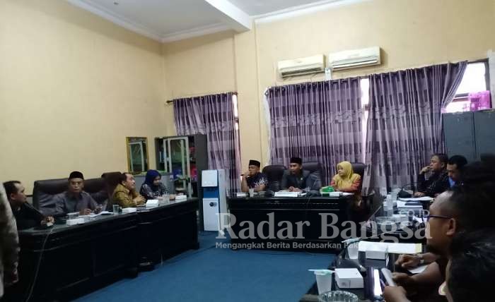 Audensi Perawat Ponkesdes bersama dengan Dinkes dan Komisi IV DPRD Kabupaten Sumenep.