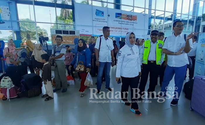 Ket Foto : Dirut ASDP Ira Puspadewi di dampingi Hasan Lessy GM ASDP Cabang Bakauheni