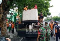 Hadi Rudyatmo memimpin langsung Apel pemangkasan ranting pohon di sepanjang Jalan Veteran kec Serengan Kota Surakarta, pada Jum'at(27/12/2019)