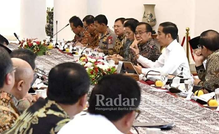 Presiden gelar rapat bertempat di Istana Kepresidenan Bogor, Jawa Barat, pada Jumat, 27 Desember 2019