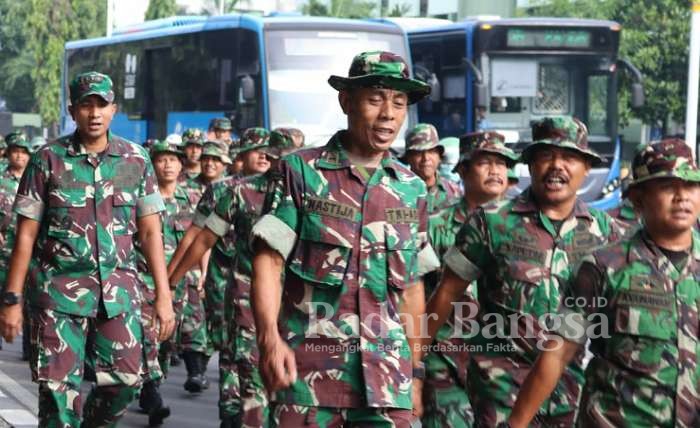 Giat Long Mars Minggu Militer di Mulai pukul 08.00 Wib hingga selesai, yang diikuti 110 personil yang di pimpin langsung Dandim 0503/JB, Kolonel Kav Valian Wicaksono Magdi, S.,Sos.