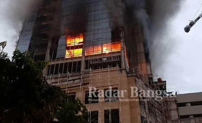 Api berkobar di hotel tentrem