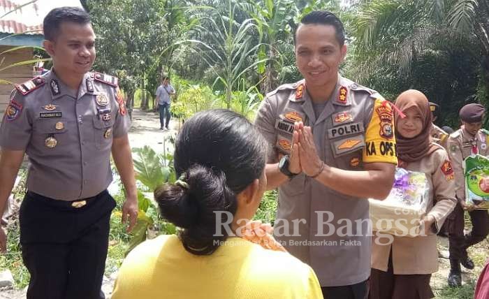 Kapolres Dumai, AKBP ANDRI ANANTA YUDHISTIRA, S.I.K, M.H, saat bertemu warga dengan sopan