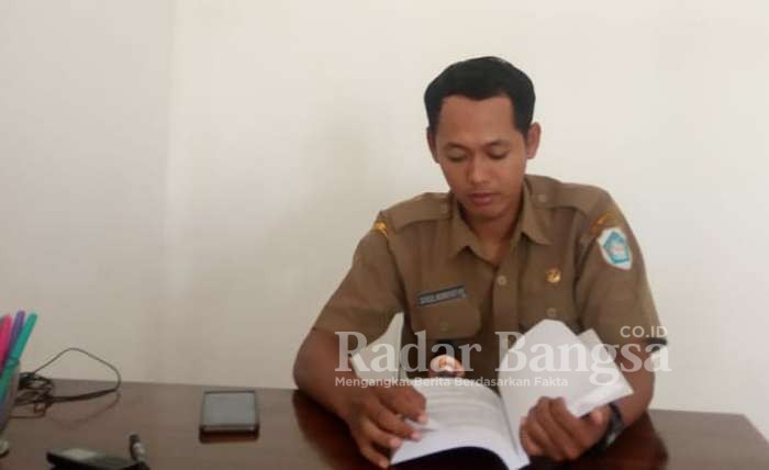 Kepala Desa Sambangrejo  Shodiq Mundhofar yang baru berumur 27 tahun dan berstatus lajang