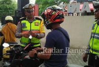 Satlantas Polres Nganjuk mengamankan 80 unit sepeda motor berknalpot brong dalam Operasi Lilin Semeru 2019, Senin (30/12). 