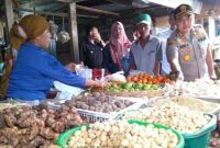 Kapolres Pasuruan Kota, AKBP Dony Alexander menggelar Sidak (Inspeksi Mendadak) ke sejumlah Pasar Tradisional di Pasuruan, Selasa (31/12/2019) pagi.