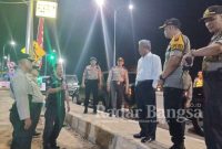 Bupati OKI ditemani Kapolres OKI, AKBP. Doni Eka Saputra, Dandim 0402 OKI, Letkol. CZi Zamroni S. Sos bersama rombongan meninjau secara langsung pos pengamanan yang ada di Kota Kayuagung