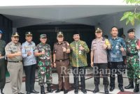 (Tiga dari kiri) Kepala Kepolisian Resort Gresik AKBP Kusworo Wibowo, SH SIK MH.,