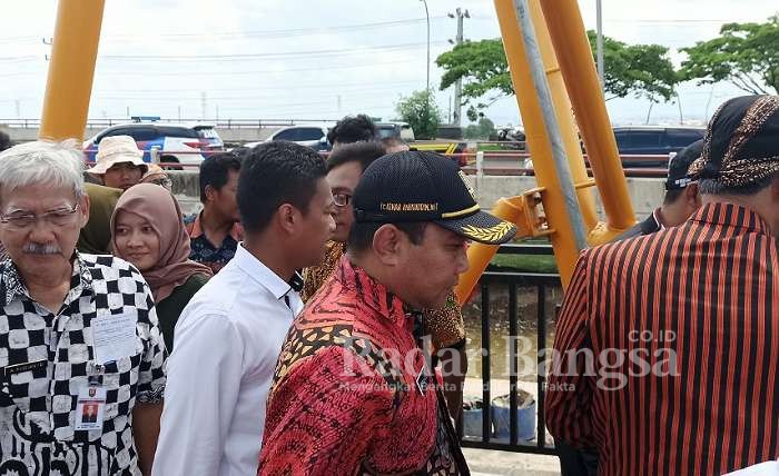 Gubernur Jawa Tengah saat meninjau rumah pompa di Kali Sringin Kota Semarang