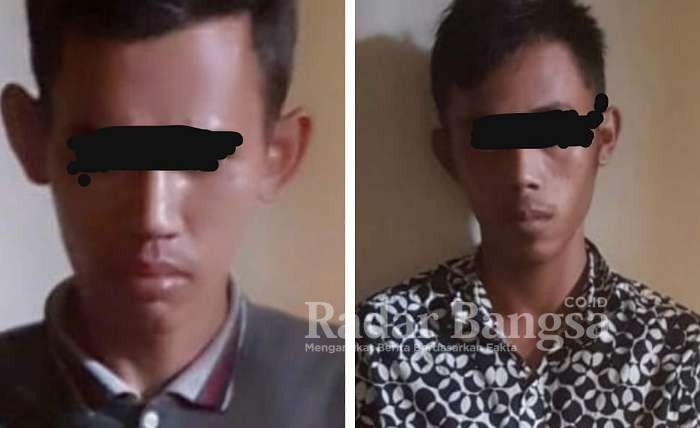 Dua orang yang diduga sebagai pengedar shabu-shabu, Jumat (03/01/2020) di jalan Raya dusun Trucuk desa Sidoasri Kecamatan Candipuro 