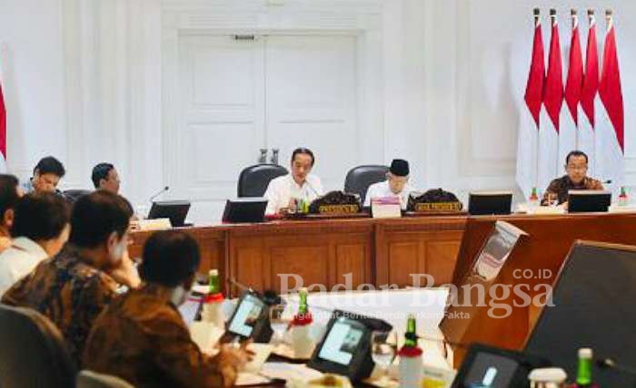 Presiden Joko Widodo saat  memimpin Rapat Terbatas 