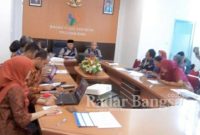 Kepala Badan Pusat Statistik (BPS) Provinsi Riau, Misfaruddin saat memaparkan,