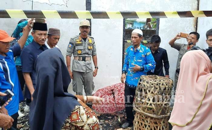 Pemerintah Kabupaten Ogan Komering Ilir (OKI) hadir ditengah duka yang menyelimuti keluarga Jamudin (57) tahun korban kebakaran di Desa Lebung Batang Kecamatan Pangkalanlampam