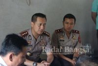 Kapolres Gresik AKBP Kusworo Wibowo, SH SIK MH., menjenguk anggota yang sakit