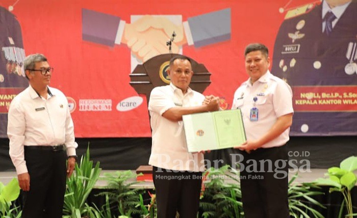 Pemerintah Kabupaten (Pemkab) Lampung Selatan menghibahkan barang milik daerah berupa aset tanah kepada Kantor Wilayah Kementerian Hukum dan HAM