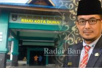 (Kiri) Direktur RSUD Dumai drg Ridhonaldi (kanan) RSUD Kota Dumai