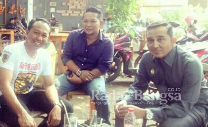 Sambil kopi darat, Yanuar Priambada SE dan Abdullah Junaedi ST alias 