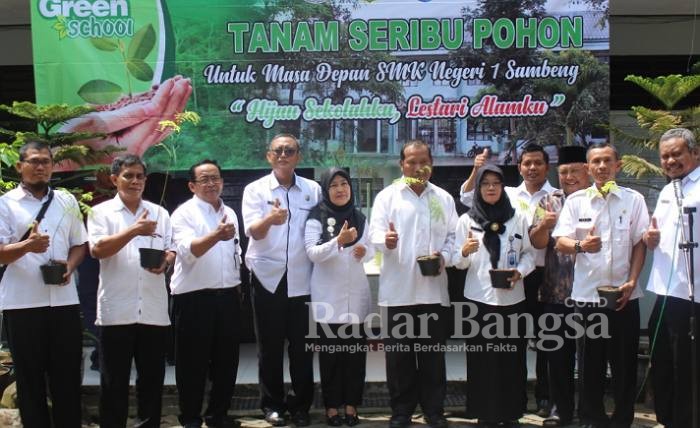 Kadisdindik Lamongan Suwito, beserta para gur SMKN 1 Sambeng