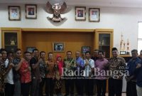 Masyarakat Pulau Sebesi, Kecamatan Rajabasa melakukan silaturahmi  dengan Plt Bupati Lampung Selatan, H. Nanang Ermanto di ruang kerja bupati (23/1/2020) 