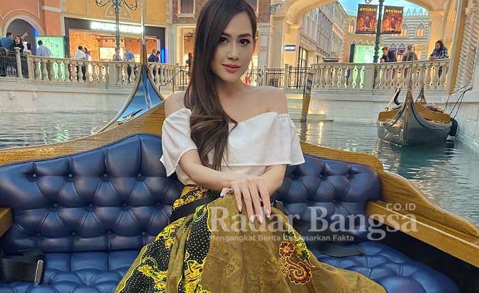 Owner brand LD (LuxieDiandra), Luxie Diandra merayakan Tahun Baru Imlek di Las Vegas, Amerika Serikat (AS). Sekaligus juga memperkenalkan dan mempromosikan batik asal Indonesia 