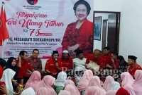 Hari Ulang Tahun (HUT) ke-73 Ketua Umum PDI Perjuangan (Ketum PDIP), Megawati Soekarnoputri dirayakan DPC PDIP Surabaya dengan menggelar doa bersama puluhan anak yatim lintas agamaHari Ulang Tahun (HUT) ke-73 Ketua Umum PDI Perjuangan (Ketum PDIP), Megawati Soekarnoputri dirayakan DPC PDIP Surabaya dengan menggelar doa bersama puluhan anak yatim lintas agama