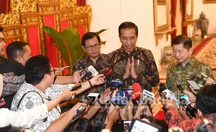 Presiden Joko Widodo saat memberikan keterangan terkait virus korona