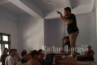 Aliansi Mahasiswa Bantaeng Bersatu (Ambar) gelar unjuk rasa didepan gedung DPRD Bantaeng 