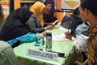 Kegiatan penelitian administrasi seleksi PPK Pilkada Kabupaten Lamongan