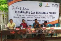 Pelatihan Pengemasan dan Pemasaran di desa Mandangin Sampang