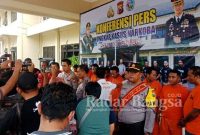 Kapolres Nganjuk AKBP Handono Subiakto  saat konferensi pers