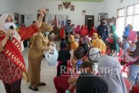 Ketua Tim Penggerak Pemberdayaan dan Kesejahteraan Keluarga (TP PKK) Kabupaten Lampung Selatan, Hj. Winarni Nanang Ermanto Acara  road show program swasembada gizi 