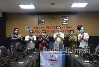 Director General TETO Taiwan, Benson Iin (ketiga kanan) dan Anggota DPRD Jatim Fraksi PDI Perjuangan, Armuji (ketiga kiri)