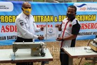 PT ASDP merak saat memberikan bantuan