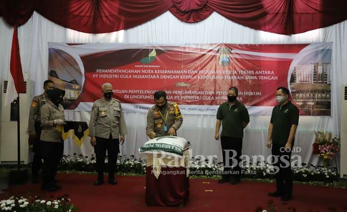 Penandatangan MOu Polda Jateng dengan PT IGN