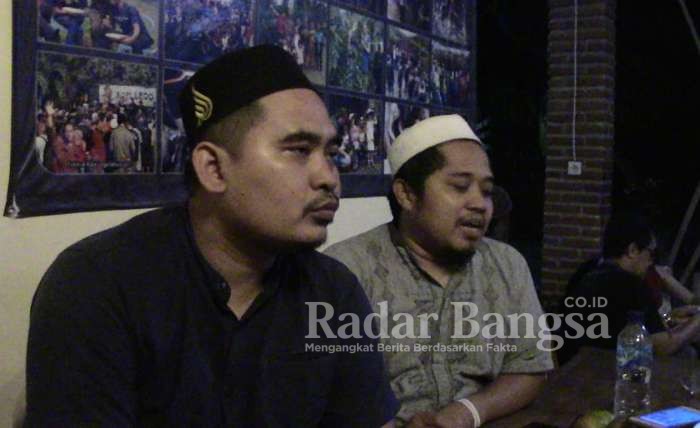 Nur Hadi dan Slamet Riyadi, gesah politik di kedai kopi lego, Gombengsari(24/8)